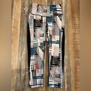 Victoria Sport VSX Knockout Capri Geometric Leggings, Size XS